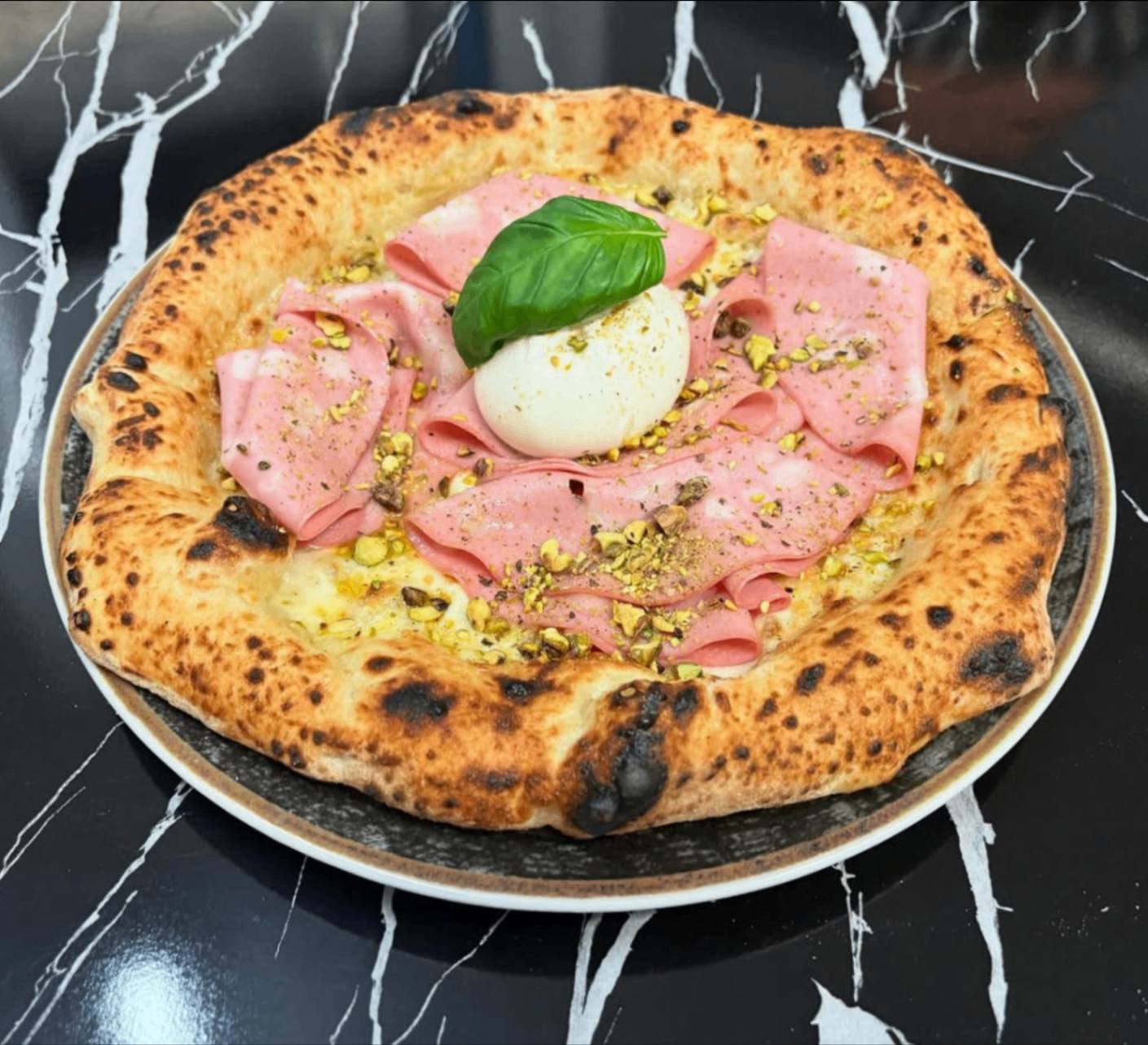 Pizza mortadella e pistacchio
